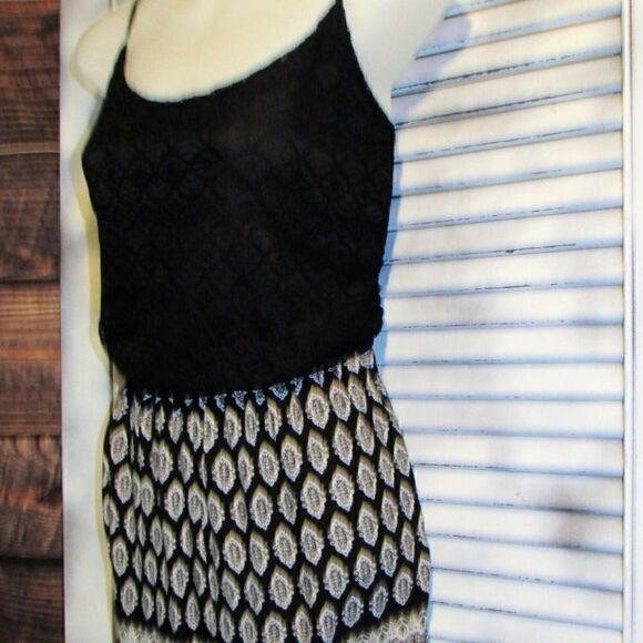 NWOT Three Pink Hearts Med Lace Romper - Picture 5 of 12